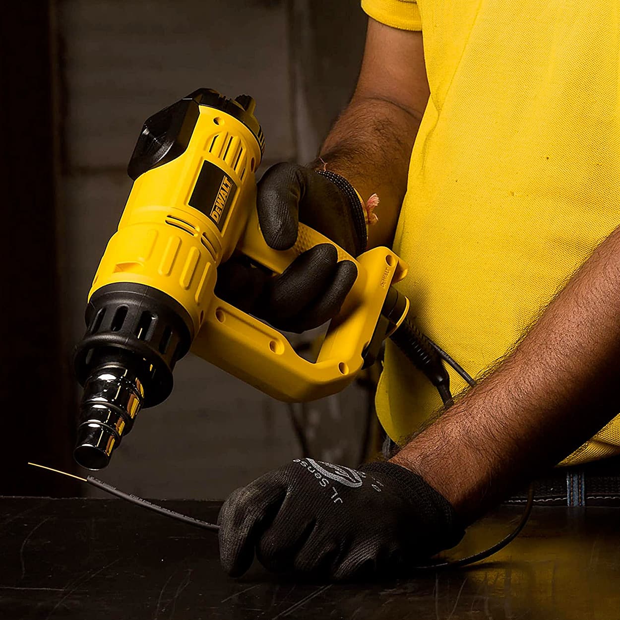 Dewalt 2000W 600°C Digital LCD Display Heat Gun, D26414-B1