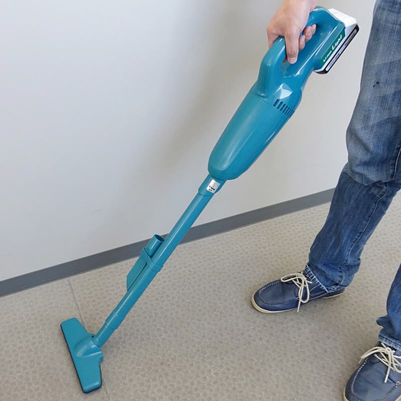 Makita 18V Li-Ion Cordless Cleaner with Charger & 2 Pcs 1.5Ah G-Batteries, CL183DW